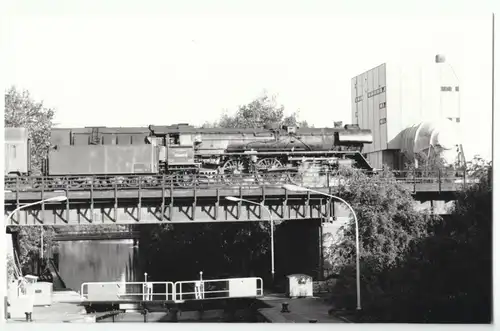 Foto im Format 9 x 14cm, Berlin Tiergarten, 03 0077-2 bei Schleuse im Tiergarten