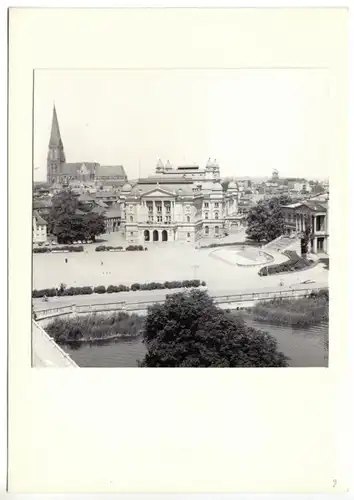 AK, Klappkarte, Schwerin, Teilansicht mit Theater und Dom, um 1975