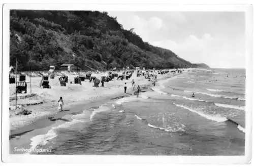 AK, Seebad Ueckeritz Usedom, Strandpartie belebt, 1954