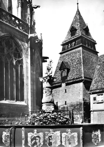 AK, Schwäbisch Gmünd, Löwenbrunnen mit Teilansicht des Münsterchores, 1971