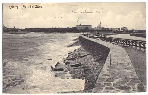AK, Kolberg, Kołobrzeg, Mole bei Sturm, 1925