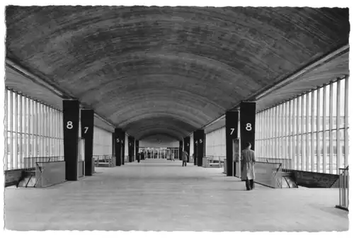 AK, Heidelberg, Hauptbahnhof, Bahnsteighalle, 1956