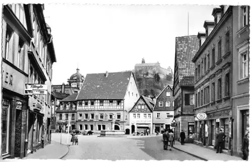 AK, Kulmbach, Steintorstr. mit Blick zur Plassenburg, um 1962