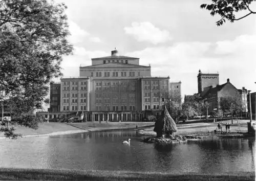 AK, Leipzig, Opernhaus und Anlagen, 1964