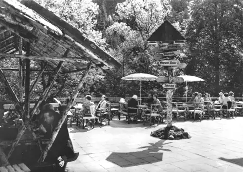 AK, Schwarzburg Thür., Schweizerhaus im Schwarzatal, Terrasse, belebt, 1974