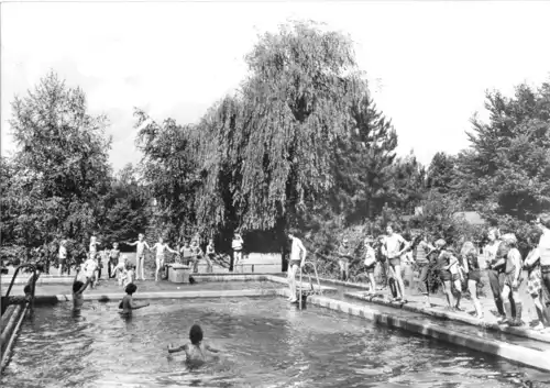 AK, Trebsen Mulde, Kinderferienlager, Schwimmbad belebt, 1978