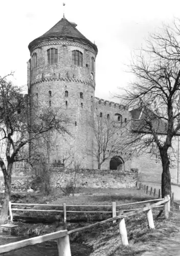 AK, Neustadt-Glewe Kr. Ludwigslust, Altes Schloß, Bergfried und Torbau, 1977
