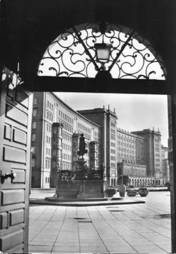 AK, Leipzig, Ringbauten am Roßplatz, Brunnen, 1967