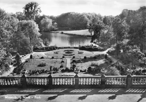 AK, Wiesenburg Mark, Schloßpark, 1964