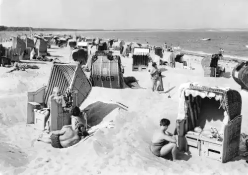 AK, Thiessow Rügen, Strandpartie belebt, 1969