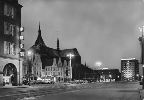 AK, Rostock, Ernst-Thälmann-Platz, Nachtaufn., 1967