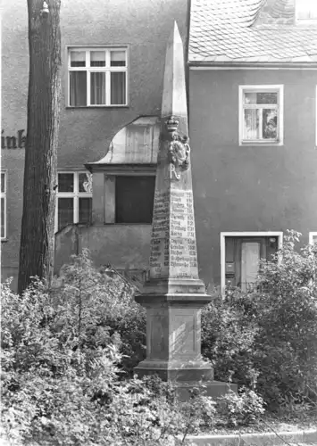 AK, Wolkenstein Erzgeb., Historische Postmeilensäule vor der HOG "Bergschänke"