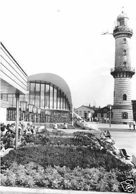 AK, Rostock Warnemünde, Leuchtturm und Teepott, 1974