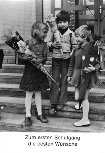 Ansichtskarte, Einschulung, drei Mädchen mit Schultüten, 1982