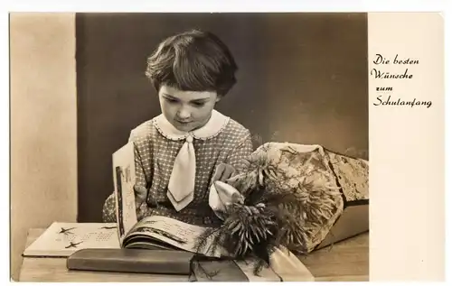 Ansichtkarte, Einschulung, Mädchen mit Schultüte und Fibel, 1966