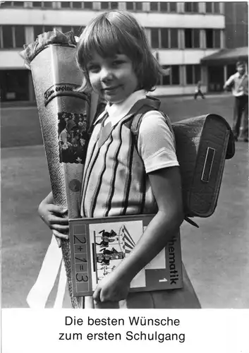 Ansichtskarte, Einschulung, Mädchen mit Schultüte, Ranzen und Mathebuch, 1982