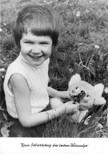 Ansichtskarte, Geburtstag, Mädchen auf Wiese mit Plüschtier, 1976