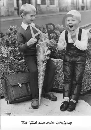 Ansichtskarte, Einschulung, zwei Jungen, Schultüte, Ranzen, Buchstaben, 1984