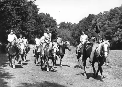 Ansichtskarte, Pferde, Gruppe Kinder und Jugendlicher beim Ausritt, 1971