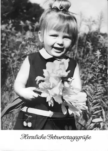 Ansichtskarte, Geburtstag, kleines Mädchen mit Blumenstrauß, 1980