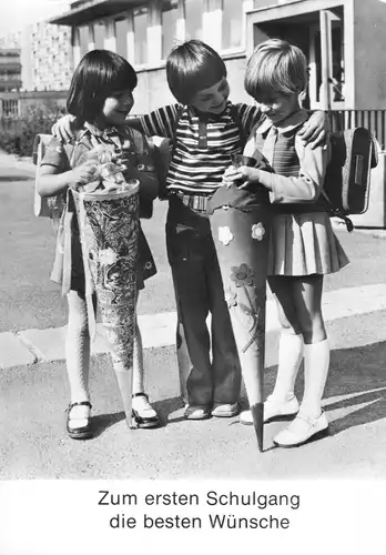 Ansichtskarte, Einschulung, drei Mädchen mit Schultüten und Ranzen, 1982