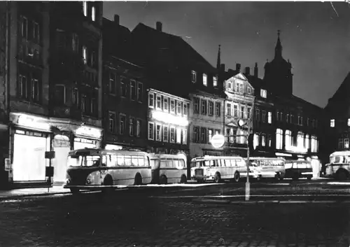 AK, Mittweida Sachs., Markt, Nachtansicht, Busse, 1966