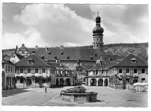 AK, Weikersheim, Schloß, Marktplatz und Marktbrunnen, 1957
