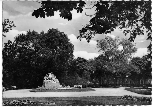 AK, Tuttlingen an der Donau, Partie im Stadtpark, um 1960