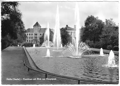 AK, Halle Saale, Fontänen mit Blick zur Hauptpost, 1963