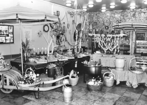 AK, Gera, Geraer Beuernmarkt in Gaststätte, 1980