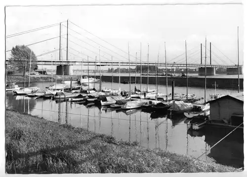 AK, Düsseldorf, Theodor-Heuss-Brücke und Jachthafen, 1965