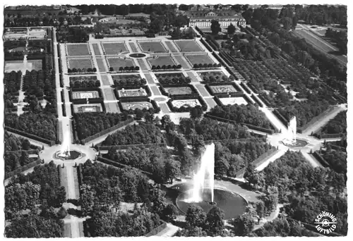 AK, Hannover Herrenhausen, Herrenhäuser Gärten, Luftbild, um 1960