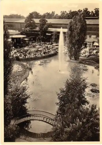 AK, Hannover, Partie auf dem Messeglände mit Teich und Gaststätte, 1953