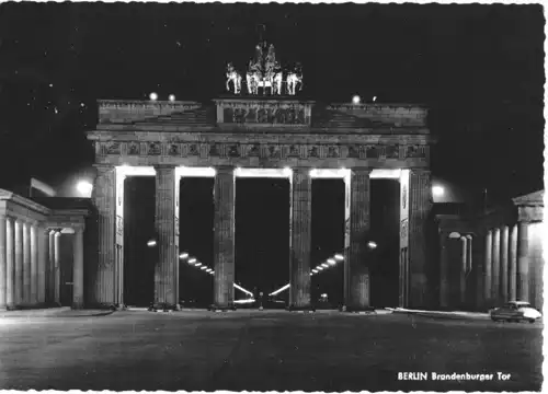 AK, Berlin Mitte, Brandenburger Tor, Nachtaufnahme, um 1961