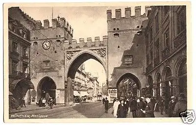 AK, München, Straßenpartie mit Karlstor, belebt, um 1927