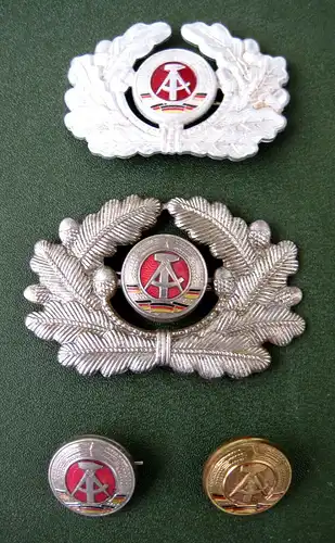 MdI der DDR, verschiedene Kokarden, 1970/80er u.a. Effekten