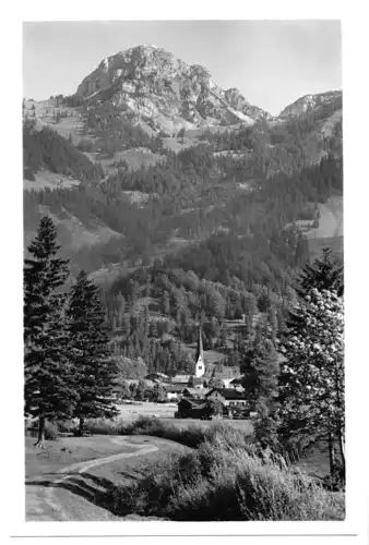 AK, Bayrischzell, Teilansicht mit Kirche gegen den Wendelstein, um 1960