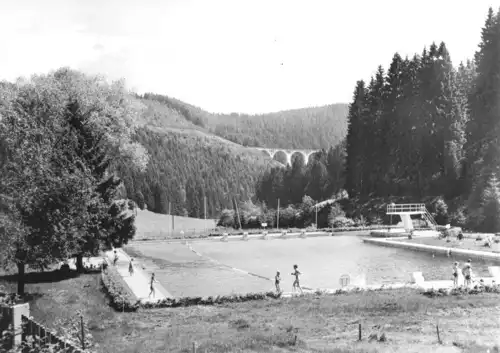 AK, Lauscha Thür., Schwimmbad belebt, 1973