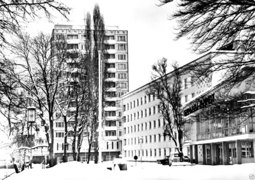 AK, Suhl, Hochhaus am Interhotel "Thüringen-Tourist", Winteransicht, 1971