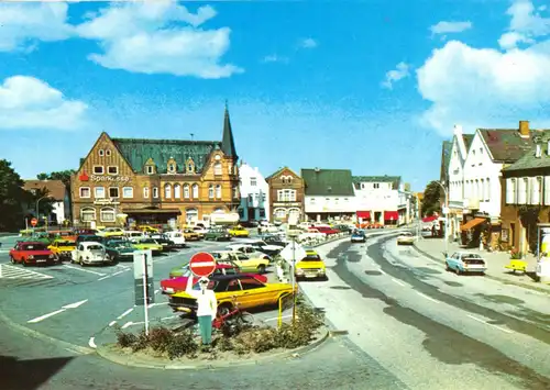 AK, Bredstedt Nordfriesland, Blick zum Markt mit Rathaus, um 1980