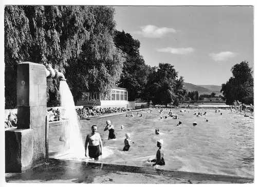 AK, Bad Niederbreisig am Rhein, Gr. Schwimmbad, belebt, um 1976