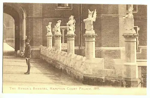 AK, London, Hampton Court Palace, The Kynge's Beestes, 1911
