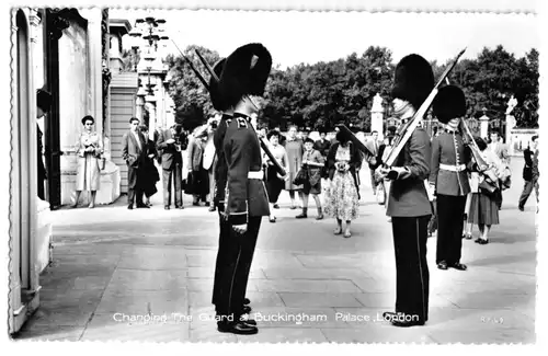 AK, London, Changing The Guard at Buckingham Palace, um 1965