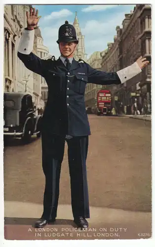 AK, London, A policeman on duty in Ludgate Hill, um 1970