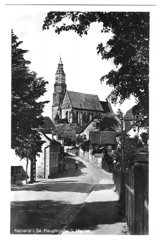 AK, Kamenz, Straßenpartie mit Blick zur Hauptkirche St. Marien, um 1950