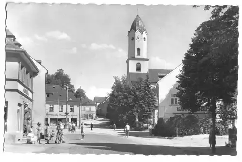 AK, Radiumbad Brambach, Karl-Liebknecht-Platz und ev.-luth. Kirche, 1957