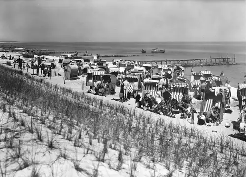 AK, Ostseebad Zingst Darss, Strand, belebt, 1964