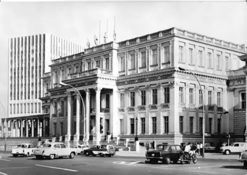 AK, Berlin Mitte, Palais Unter den Linden und Außenministerium, belebt 1971