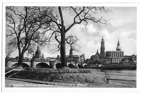 AK, Dresden, Blick auf Friedrich-August-Brücke und Altstadt, um 1935