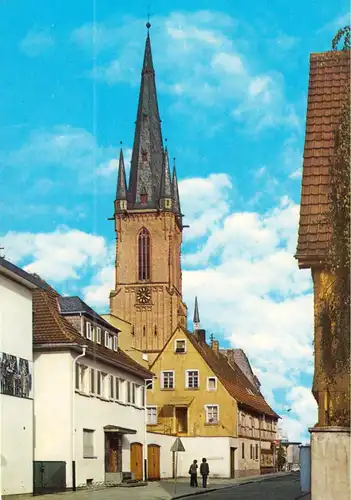 AK, Viernheim Hessen, Straßenpartie mit Apostelkirche, um 1973